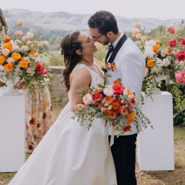 ❤️ Two hearts became one at @villacinituscany , a lovely backdrop for T & M's wedding ❤️
-
Photographer: @mgmphotovideo
Celebrant: @tuscanpledges
-
Follow us: @villacinituscany 😉❤️
-
@villacinituscany #villacini #villacinituscany #weddingintuscany #weddingtuscany #madeinitaly  #tuscanwedding #weddinginitaly  #florencewedding #countrywedding #locationpereventi #floralarch #matrimonio  #symbolicceremony #rusticwedding #romanticwedding #locationmatrimonio  #igers #ruffledblog #matrimonioallitaliana #matrimoniotoscana
#weddingdream #luxurywedding #igerstoscana  #outdoorceremony #weddinglication  #gettingmarried    #olivewedding #weddingwithaview